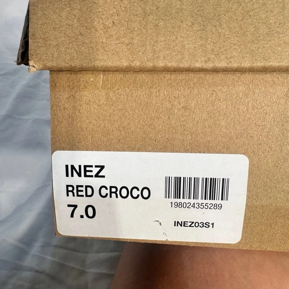 Steve Madden Inez Red Croc Grommet Buckle Women's‎ Heeled Sandals